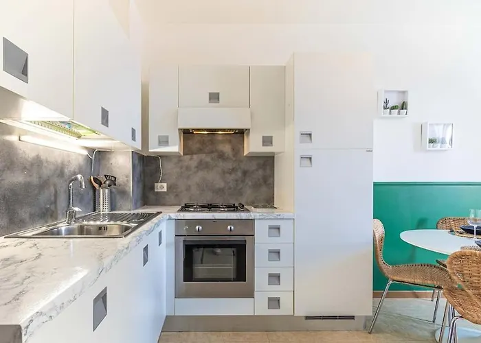 Teatro Ariston, Elegante * San Remo